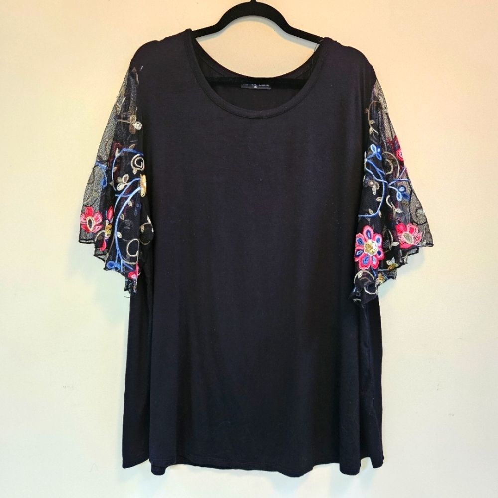 Kim & Cami Top Womens Sz 3X Black Whimsical Embroidered Floral Flutter Sleeves